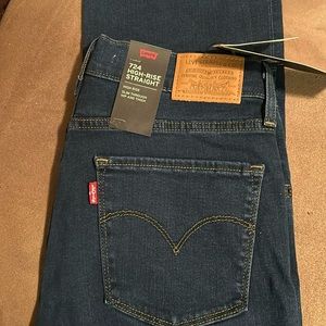 New with tags.  Levi’s 724 High-rise straight jeans.  size 30x28